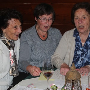 Irene Sengl und Maria Hildegard Kruisz, beide heuer 80; mit ihnen singt Paula Theuer, bereits 91!