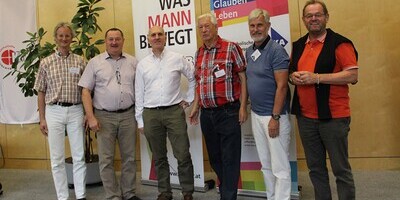 Foto (v.l.n.r.:) Michael Juppe (KMBÖ Generalsekretär), Karl Toifl (KMBÖ Vorsitzender), Prof. Dr. Josef Pichler, Vinzenz Jobst (KMBÖ Vorstand Burgenland), Reinhard Länger (KA Präsident St. Pölten) und Ferdinand Kaineder (KA Präsident Österreich).