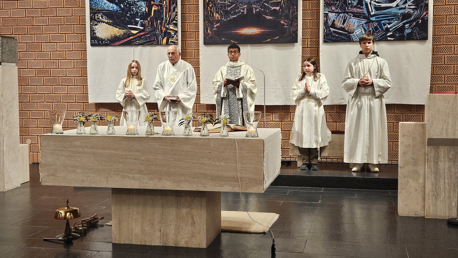 Gründonnerstag / Nadja Hutter v.l. Madeleine Maurer, Diakon Dr. PeterZotti, Pater Rijo, Tosca Maurer und Alexander Hanner