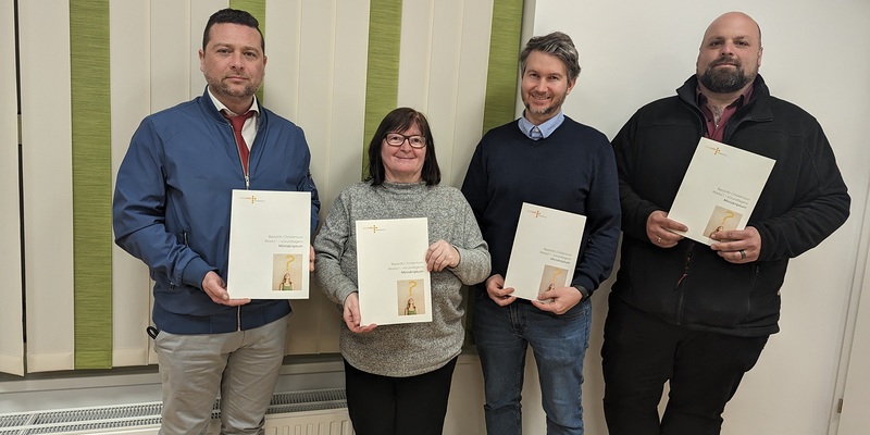 Forum Kath. Erwachsenenbildung der Diözese Eisenstadt v. l. n. r. Thomas Vlk (Kurator Pfarre Wallern i. B.), Mag. Maria Szigeti (Theologin & Vortragende), Philipp Jurenich (Forum Kath. Erwachsenenbildung der Diözese Eisenstadt), Martin Szemethy (Pfarrgemeinderat der Pfarre Wallern i. B.)
