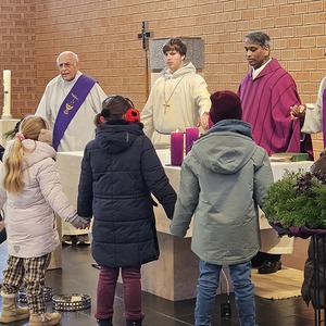 'Vater unser'  gemeinsam mit Pfarrkindern