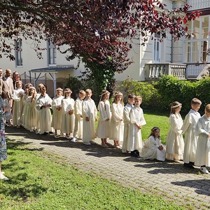 Einzug aus dem Pfarrgarten