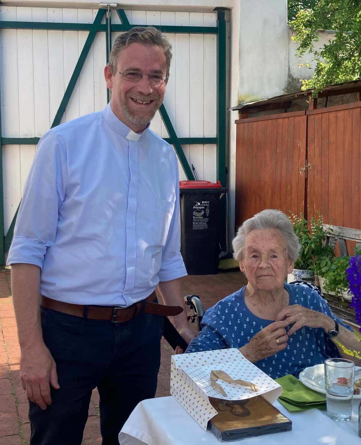 Gratulation zum 100. Geburtstag / Pfarrmoderator Stefan Jahns