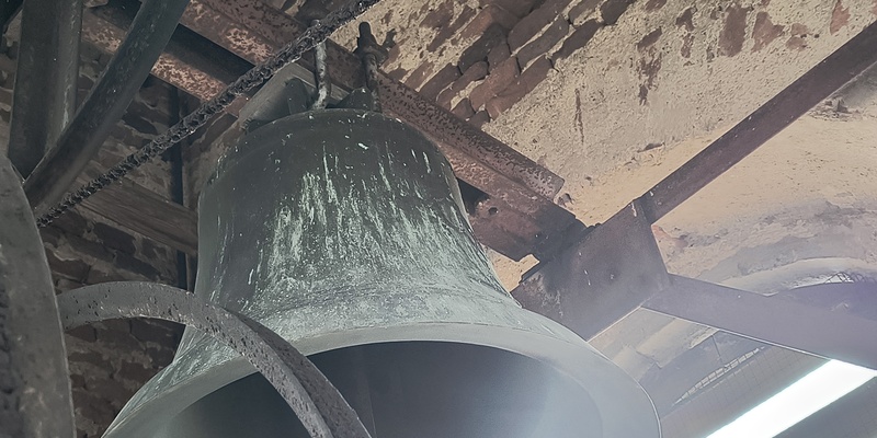 Glocke / Pfarrer Kurt Aufner