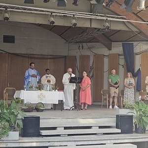 Hl. Messe, Lektorin Fürbitten Elfriede Gruber