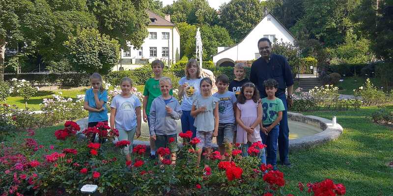 Erstkommunionkinder / Pfarre Bad Sauerbrunn Im Kurpark