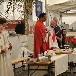 Gottesdienst im Festzelt